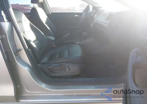 2014 Volkswagen Jetta 1.8T Se z USA, uszkodzony, nr VIN 3VWD17AJ8EM302247